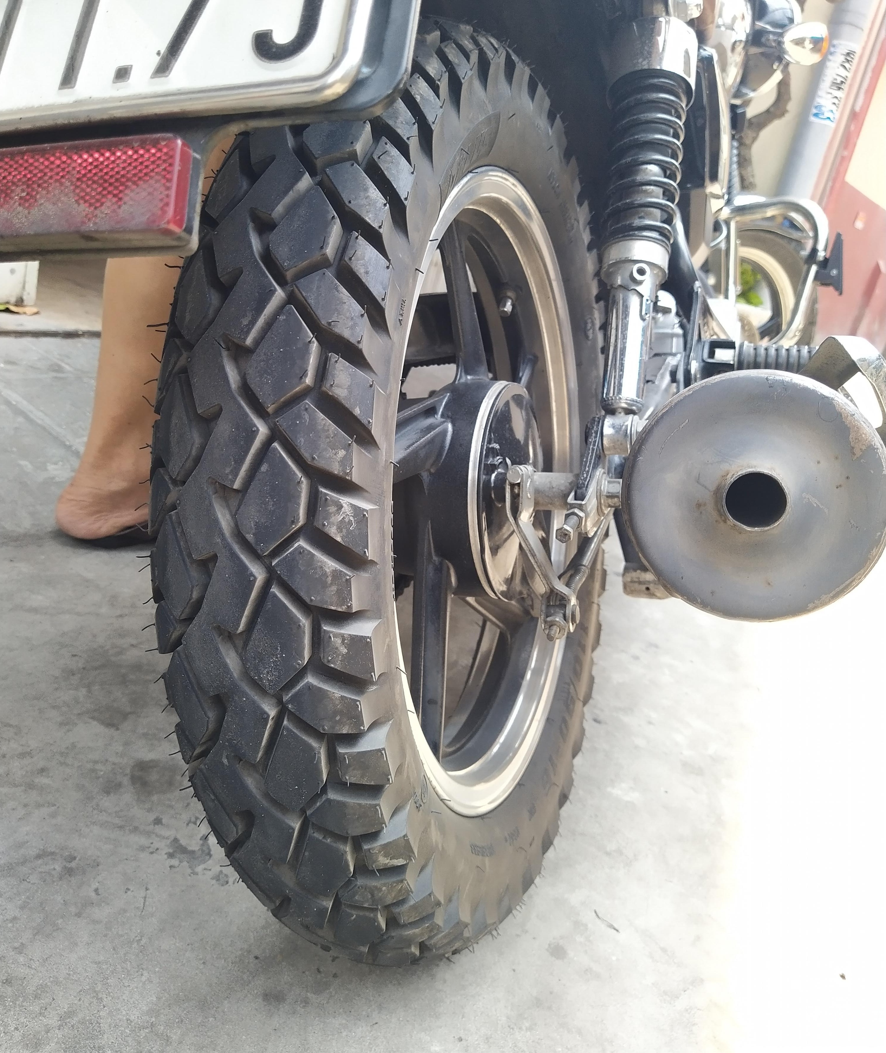 lốp yamaha YB125 size 110/90-16 Kuma không ruột