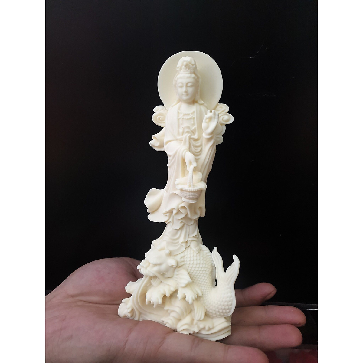 Tượng quan âm đứng trên rồng