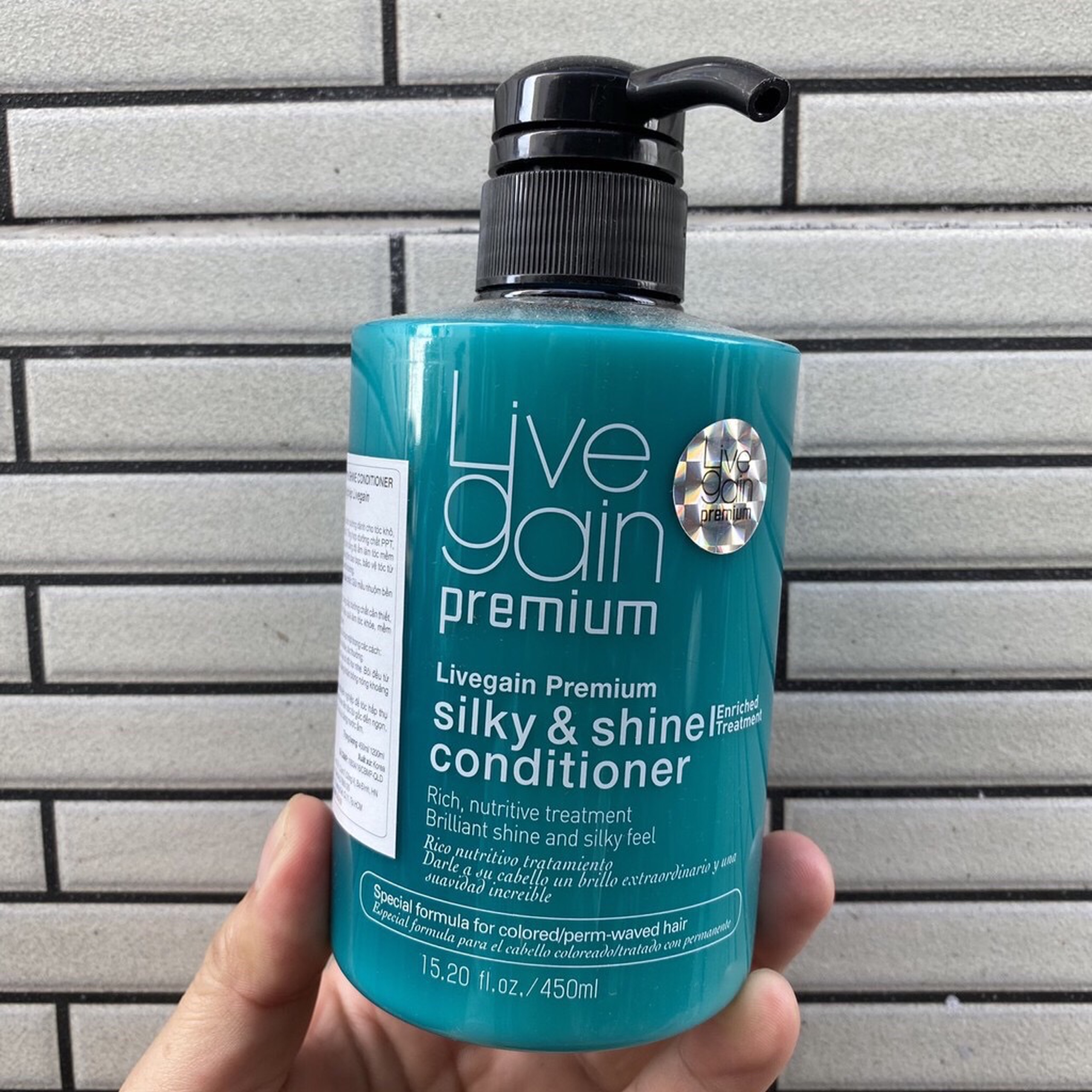 Dầu xả giữ màu nước hoa Silky & Shine Conditioner Livegain 450ml