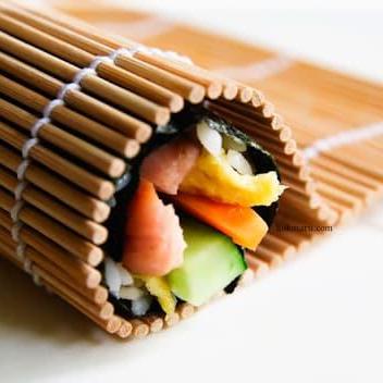 Mành tre làm kimbap, sushi, cơm cuộn