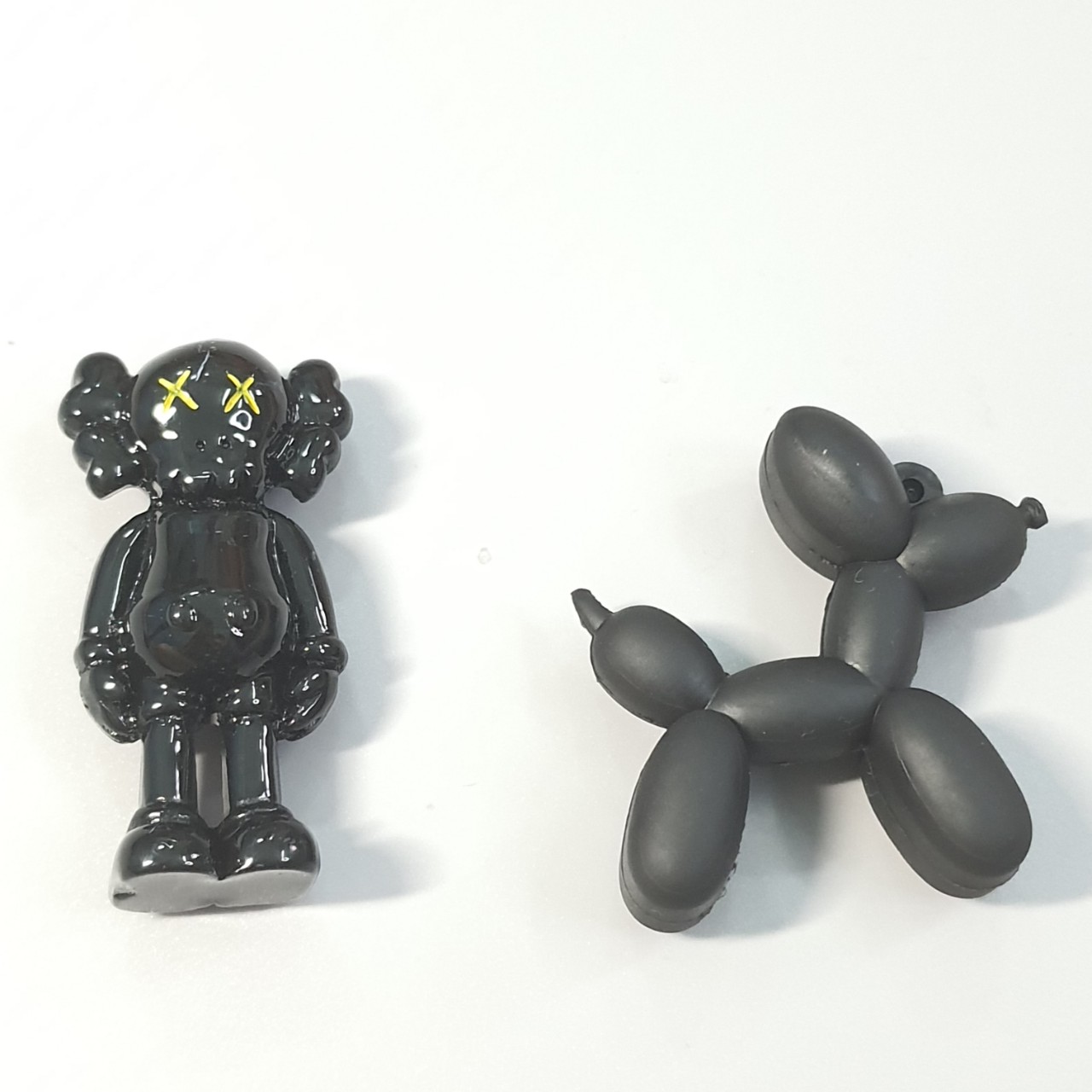 Sticker/charm/jibbitz - kaws & chó bong bóng - trang trí dép sục