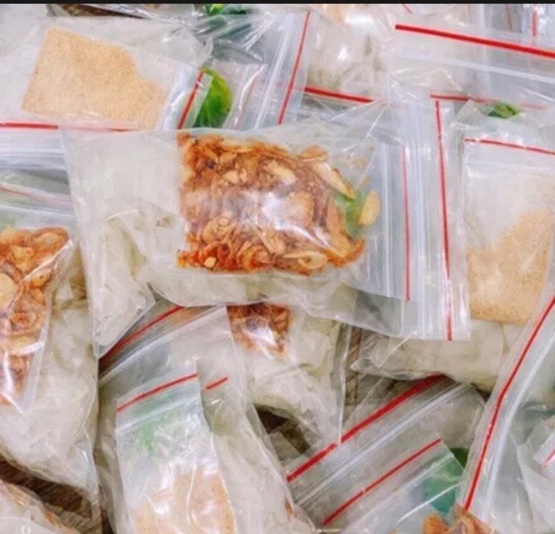 Bánh tráng phơi sương muối nhuyễn ,hành phi,sate,tắc