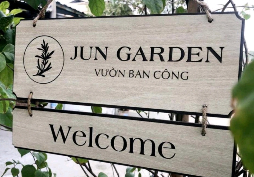 Bảng gỗ tên shop thiết kế theo yêu cầu