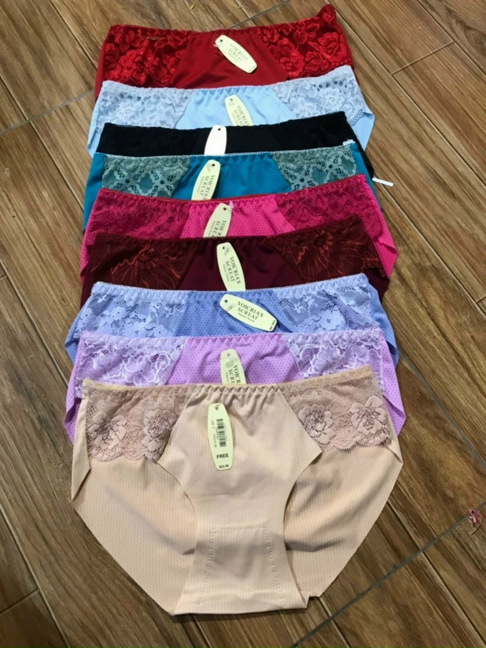 Quần xu đúc ren hoa chỉ 75k/10 cái