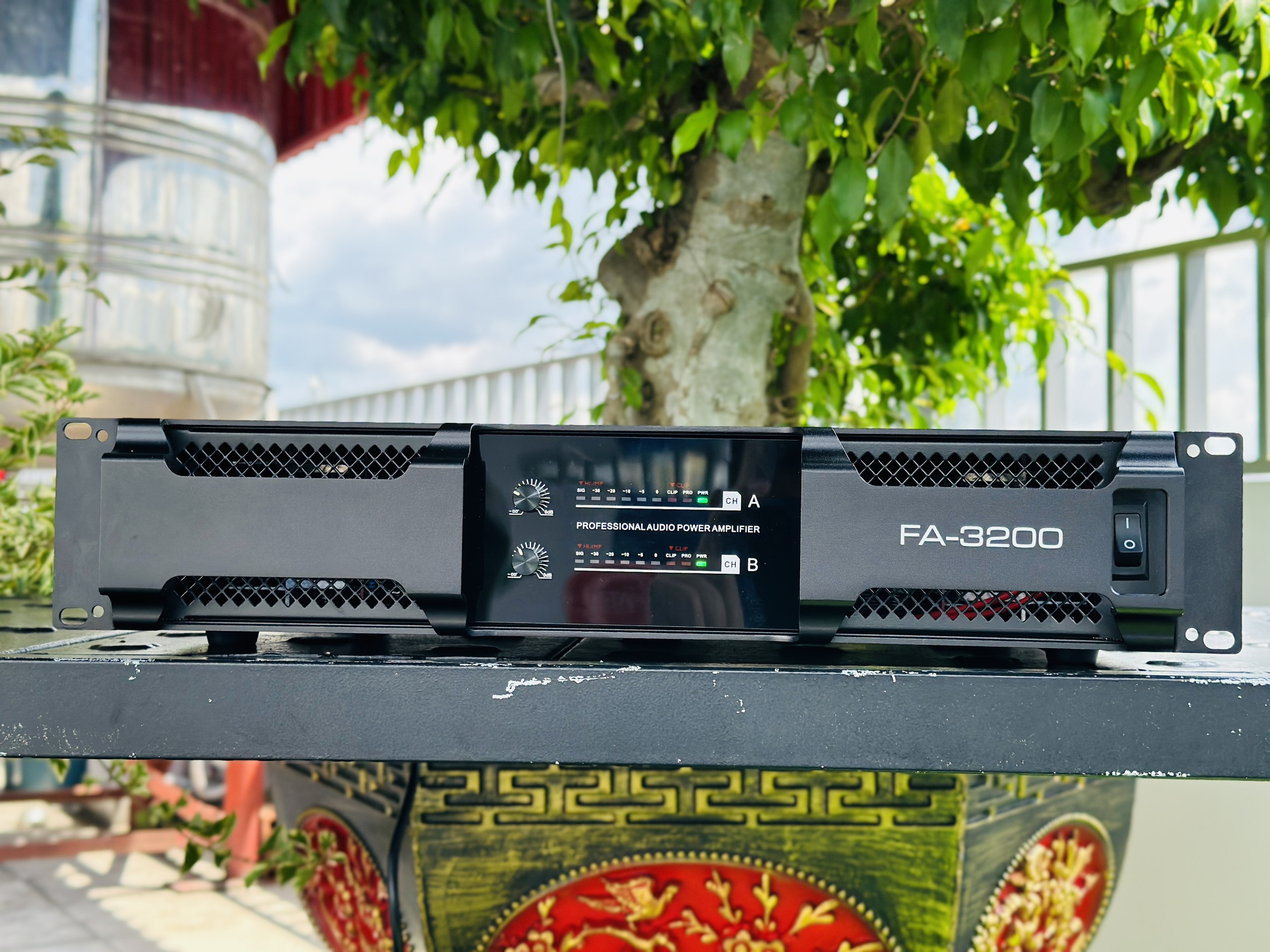Cục đẩy công suất Boss FA-3200 - Main công suất 2 kênh, 32 sò, 8 tụ - 2 quạt tản nhiệt lớn, tăng phô đồng nguyên chất bảo hành 1 năm