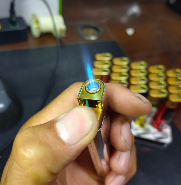 2 cái Bật lửa khò tia vỏ kim loại T5