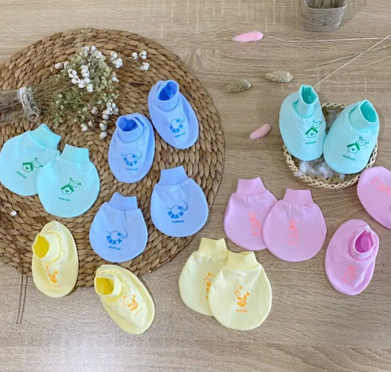 Combo 3 đôi bao tay bao chân Mintuu cổ bo màu ngẫu nhiên cho bé SƠ SINH
