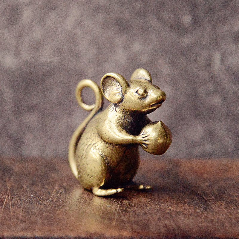 Tượng Đồng Thau Hình Con Chuột Tặng Quả Đào Vàng - Kích Thước 3 x 3.3cm