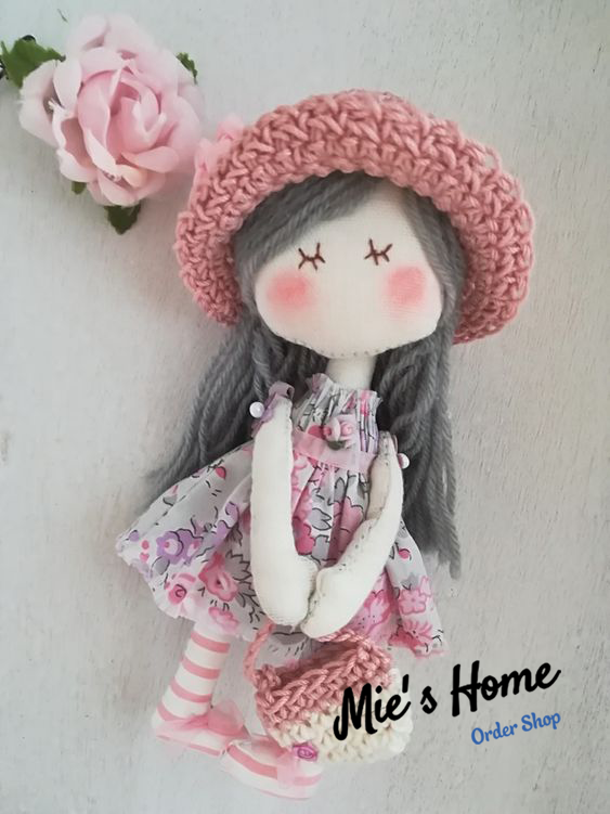 Bộ kit nguyên liệu may DIY tự bạn may búp bê mini treo túi sách- Diy tự làm búp bê đang yêu- MIE HANDMADE SHOP