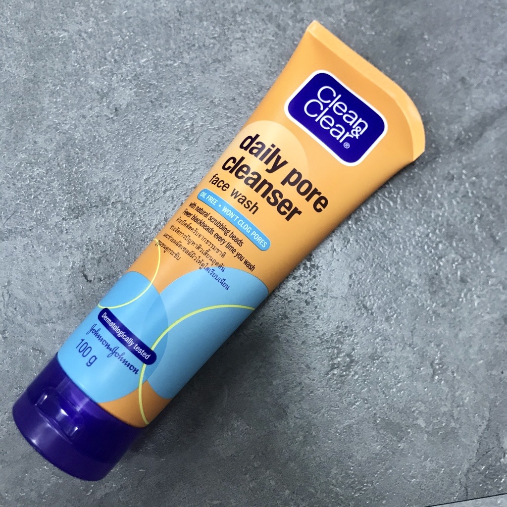 SỮA RỬA MẶT CÓ HẠT CLEAN & CLEAR SẠCH MỤN ĐẦU ĐEN SE KHÍT LỖ CHÂN LÔNG