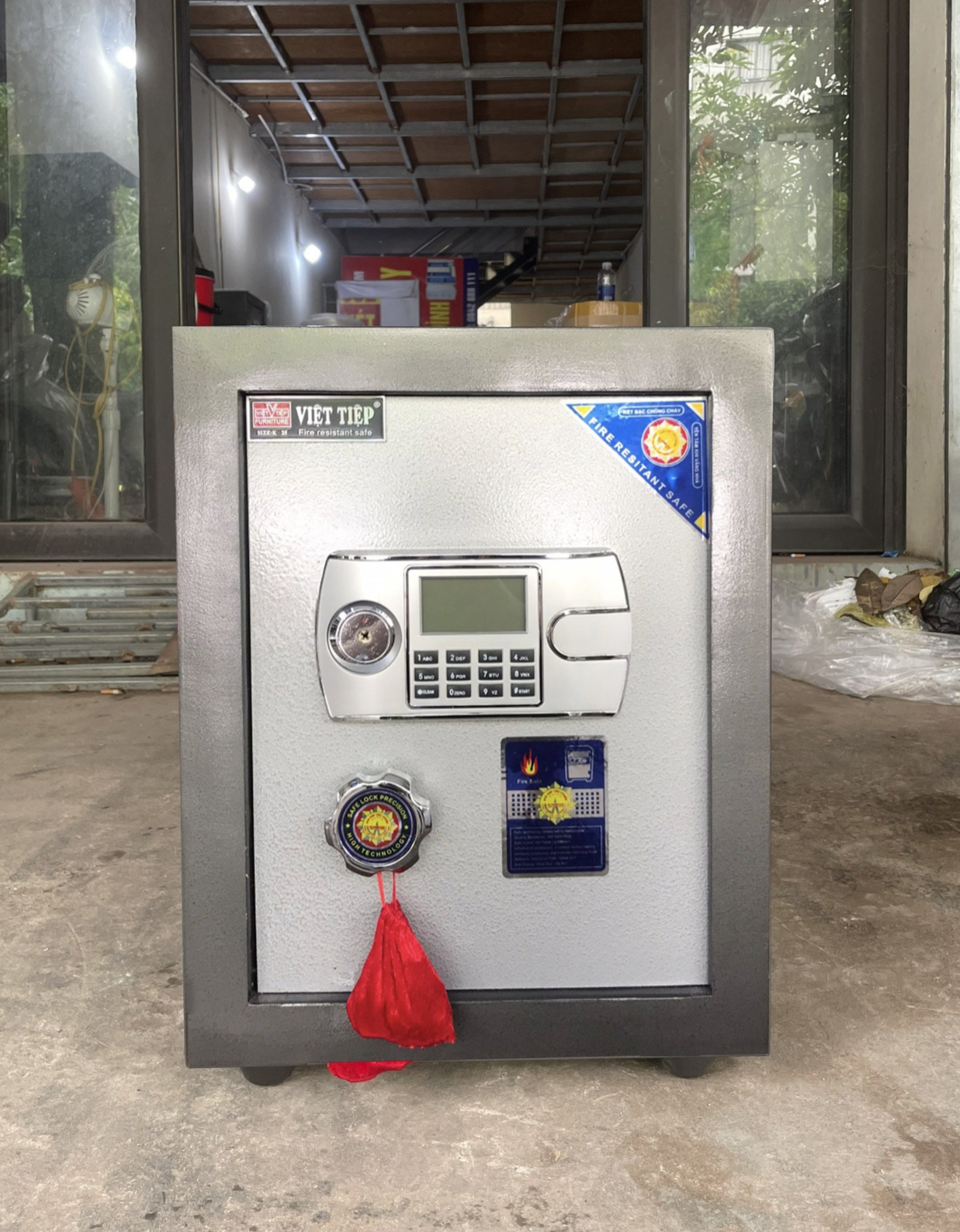 Két sắt kd25 khóa điện tử khi liên hệ