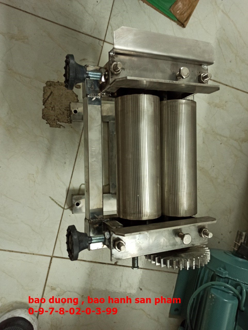Máy cán mực khô quat tay , máy làm bằng inox chống han rỉ