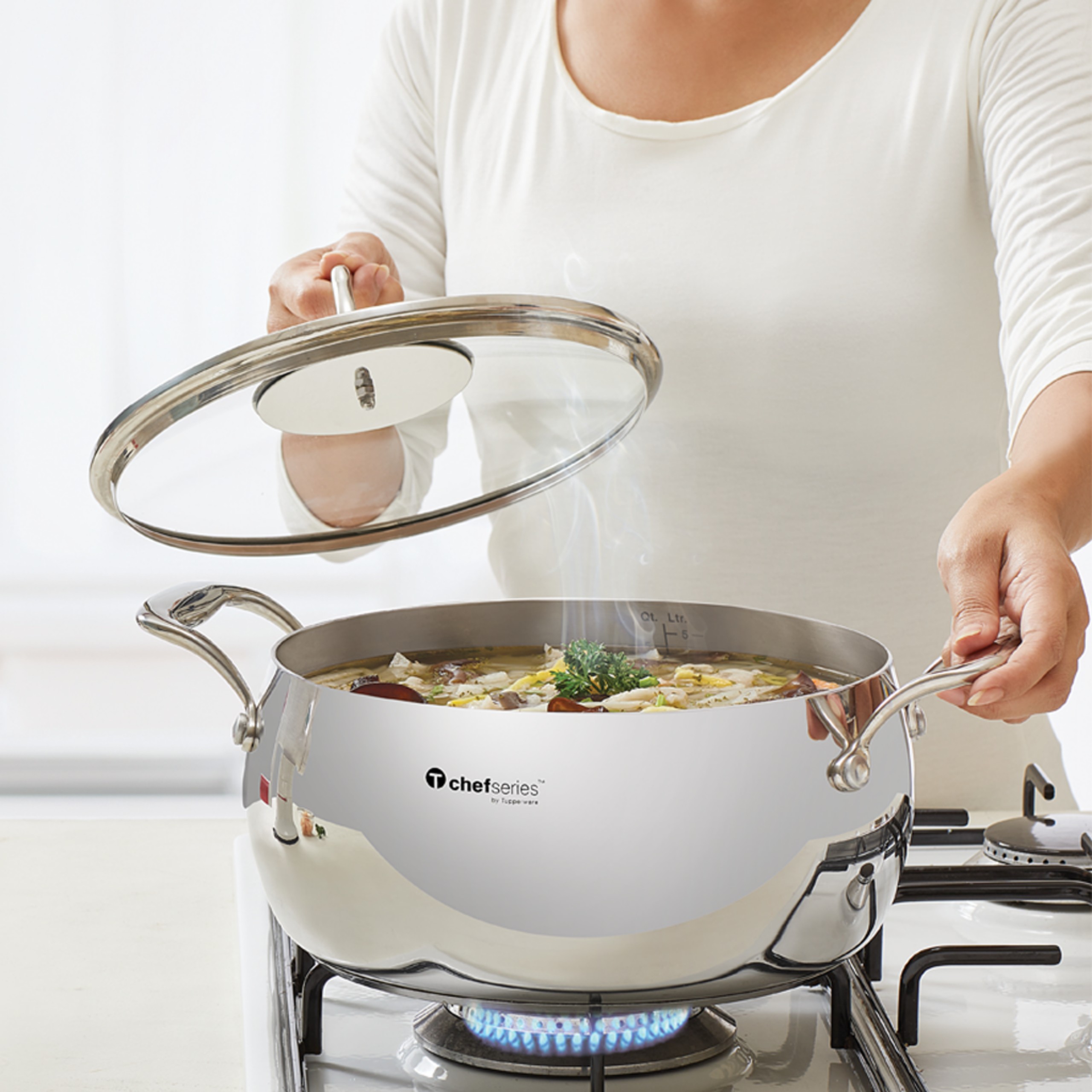 Nồi T Chef Series Casserole Tupperware chính hãng 3.8L và 5.7L - thép không gỉ 304 nguyên khối, đáy 5 lớp dày, sử dụng được mọi loại Bếp, thiết kế TChef thông minh chuẩn Châu Âu, bền đẹp