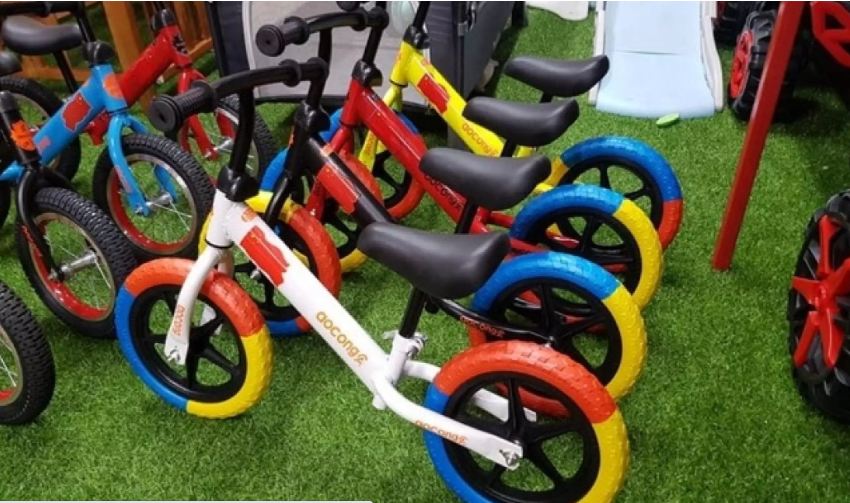 [HCM]Xe Thăng Bằng Cho Bé Bánh Xe Sắc Màu Dễ Thương Xe Chòi Chân Xe Đạp Đẩy Chân Cân Bằng Cho Bé- Đồ Chơi Vận Động Ngoài Trời Bánh Xe Cao Su Chống Trơn Trượt Giúp Bé Tăng Cường Vận Động Chân Và Tập Được Nhiều Kỹ Năng Khác