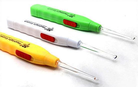 Dụng cụ lấy ráy tai có đèn