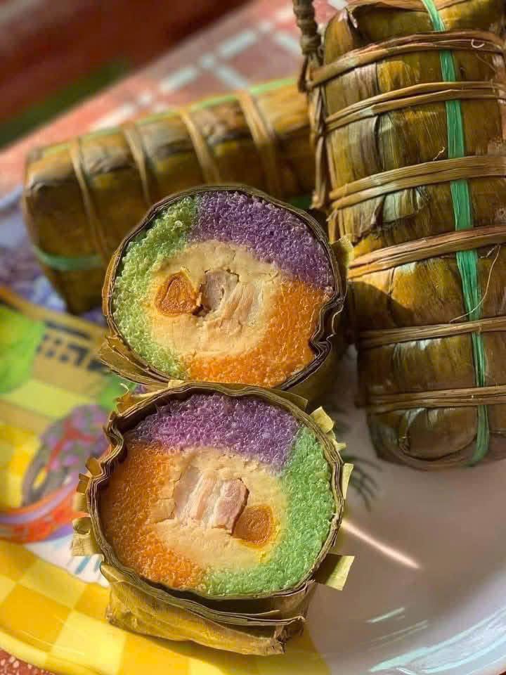 Bánh Tét 3 Màu Trứng Muối ngon - đòn 700gr hot hit