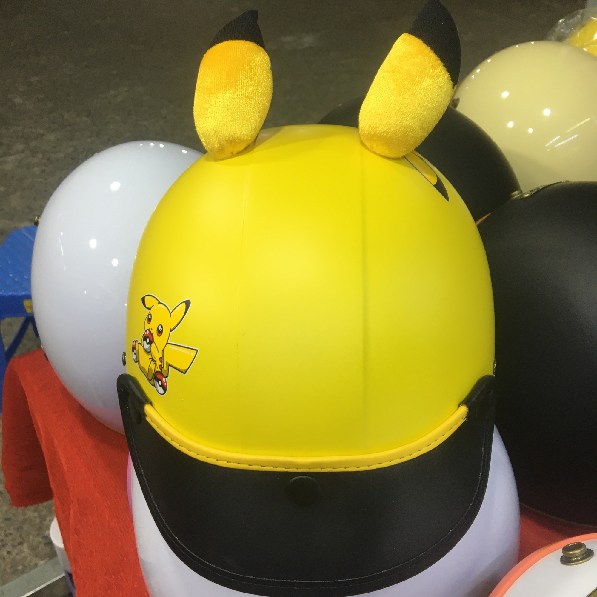 Nón bảo hiểm nửa đầu hình Pikachu và doraemon