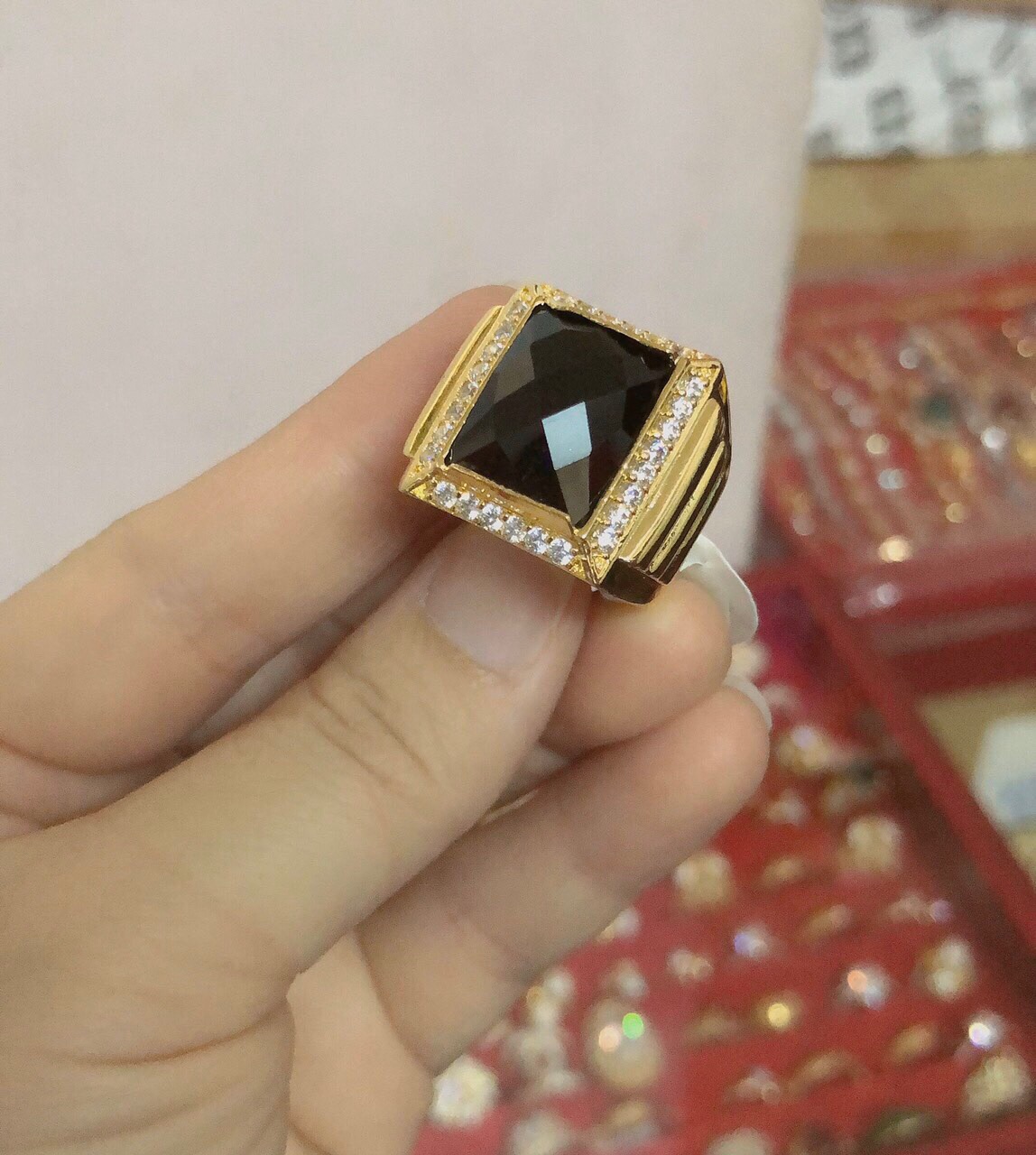 Nhẫn nam mạ vàng đính đá đen có nhiều size