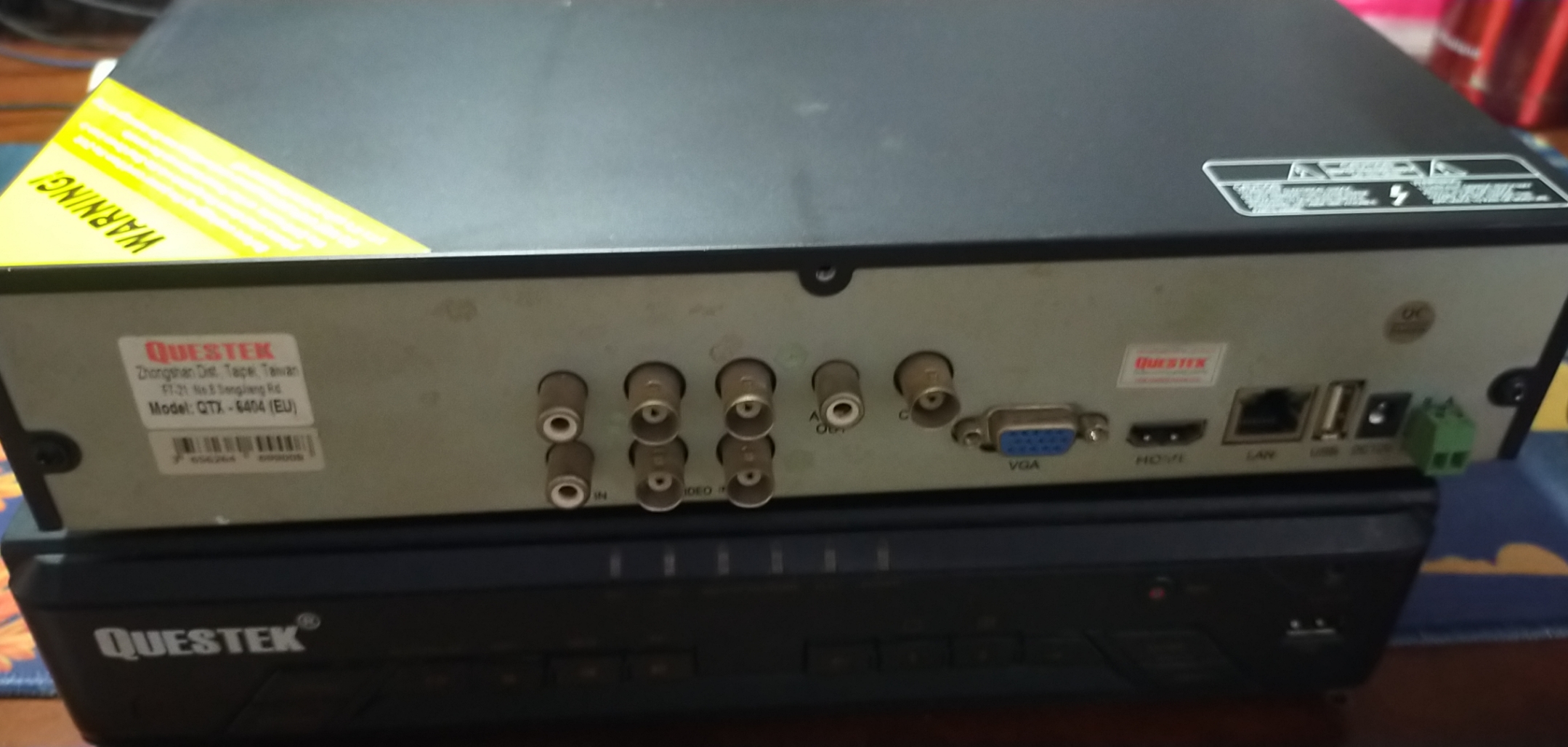 Đầu ghi questek qtx 6404 hàng chính hãng đang dùng bình thường - chỉ đầu ghi 4 kênh