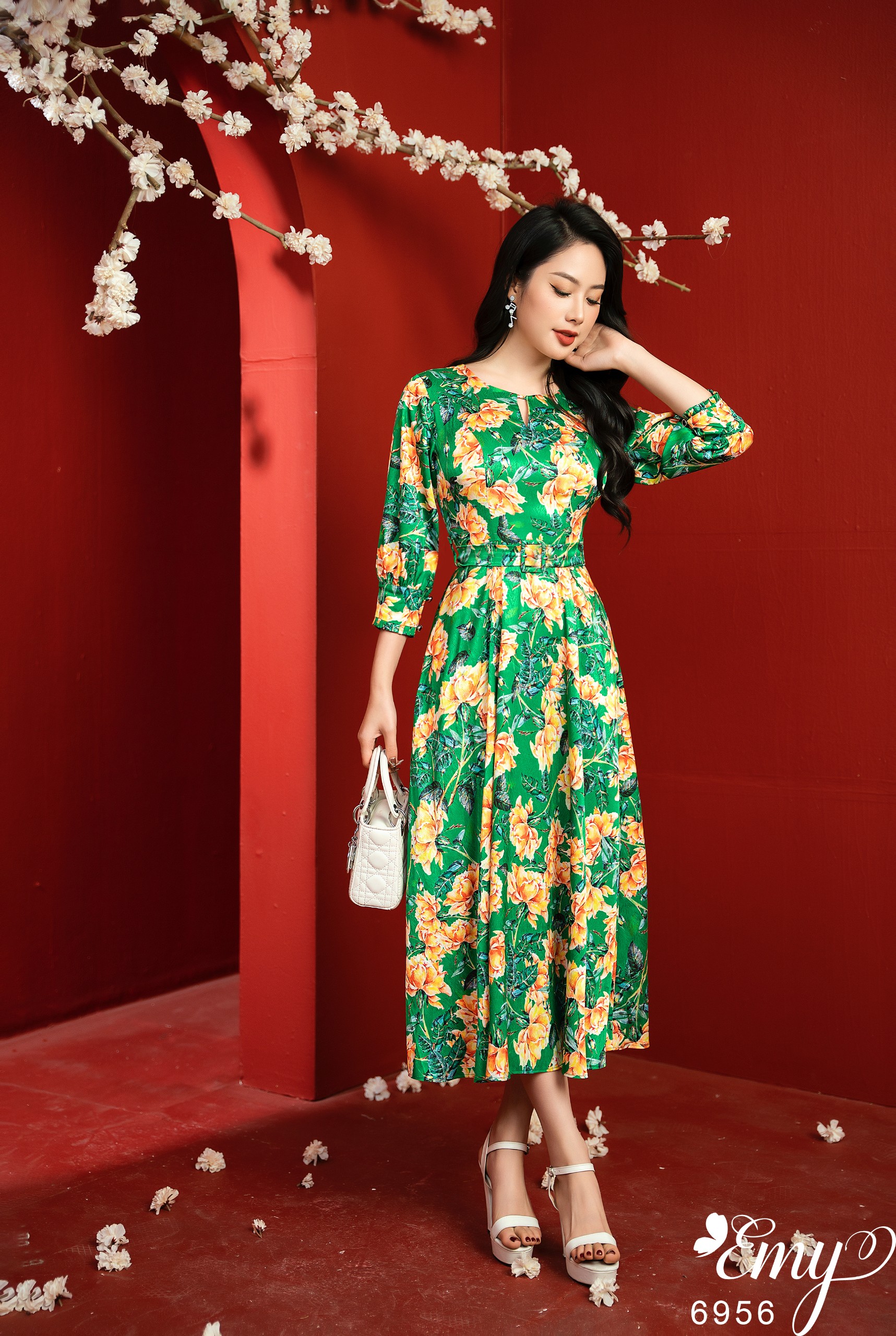Đầm emy em6956 xoè midi xanh hoa