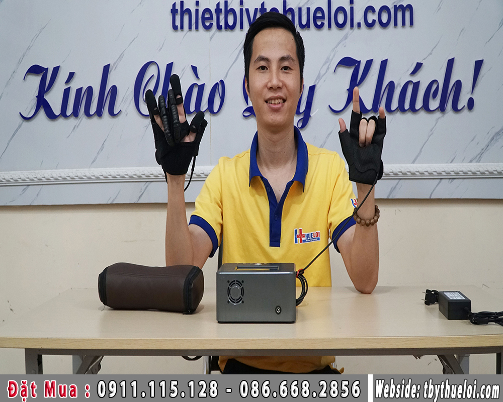Máy tập tay tự động cho người liệt