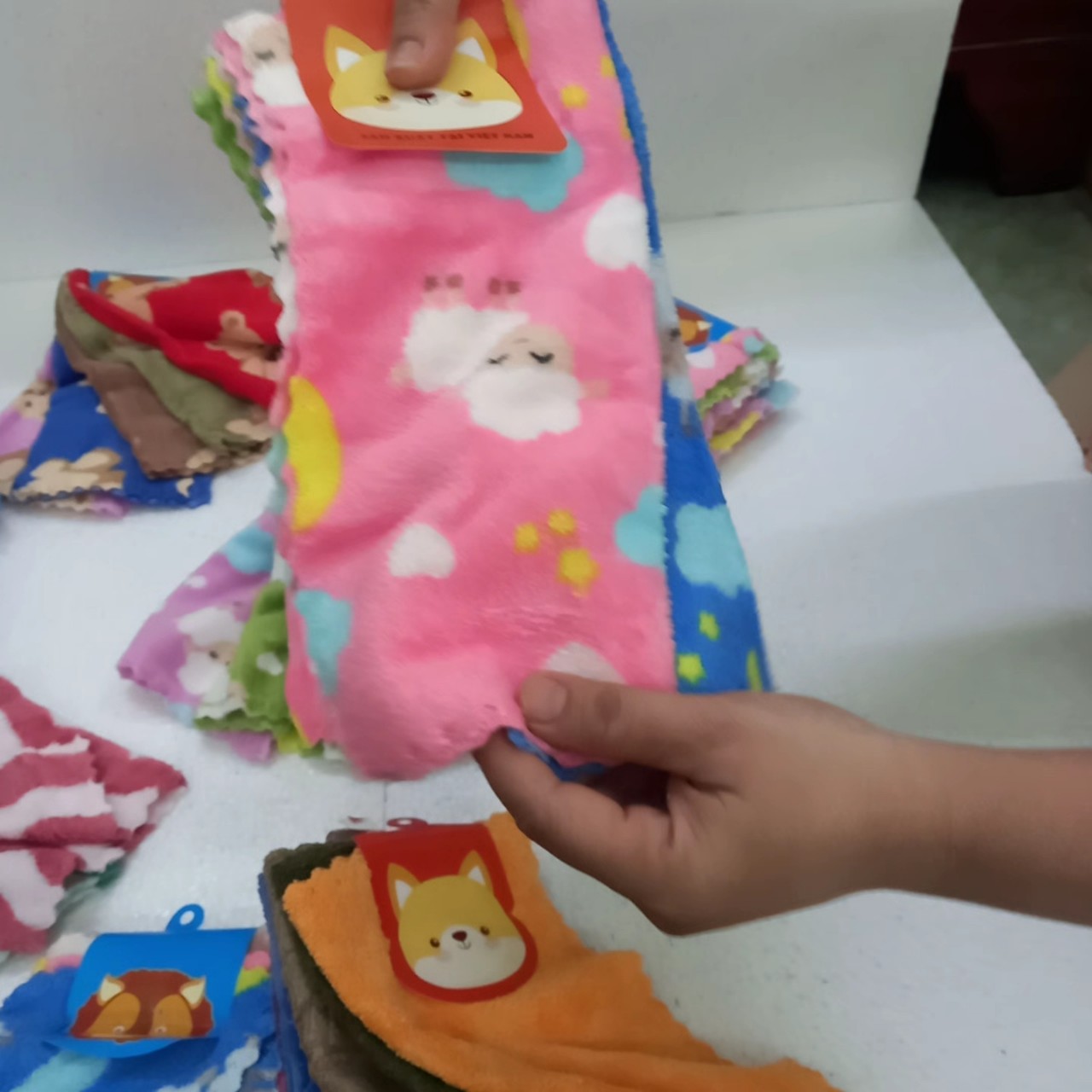 combo 05 Khăn lau mặt khăn lau đa năng 30x30 mềm mịn hình gấu hot trend dễ thương thấm hút nước phù hợp cho trẻ nhỏ (Shop giao màu ngẫu nhiên theo hình)