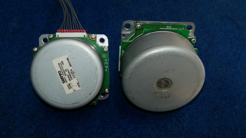 Motor không chổi than BLDC, điện áp 12Vdc - 24Vdc, công suất 21W, mạch 2 tầng, dùng chế quạt gió tiết kiệm điện.
