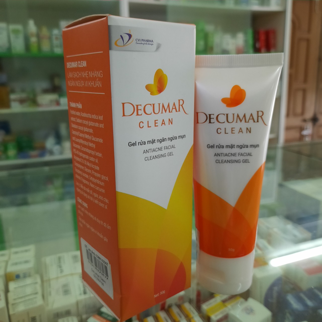 Làm sạch nhẹ nhàng, duy trì độ ẩm tối ưu cho làn da, ngăn ngừa vi khuẩn gây mụn, giúp làn da luôn tươi sáng mịn màng GEL RỬA MẶT DECUMARCLEAN chứa tinh chất nghệ Nanocurcumin và chiết xuất lá Neem - Tuýp 100g