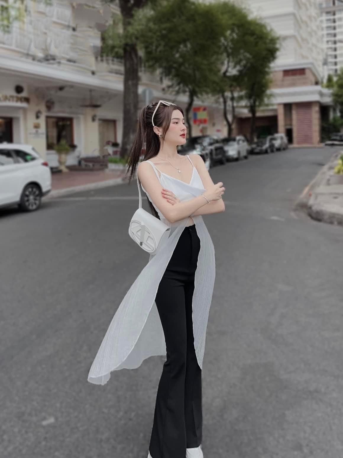 Áo 2 dây xẻ tà dáng dài chất voan đũi mài trắng đen- áo nữ kiểu xòe chữ a dài hottrend2023 áo 2 dây kiểu nữ ôm sexy cá tính đi chơi AMELIA