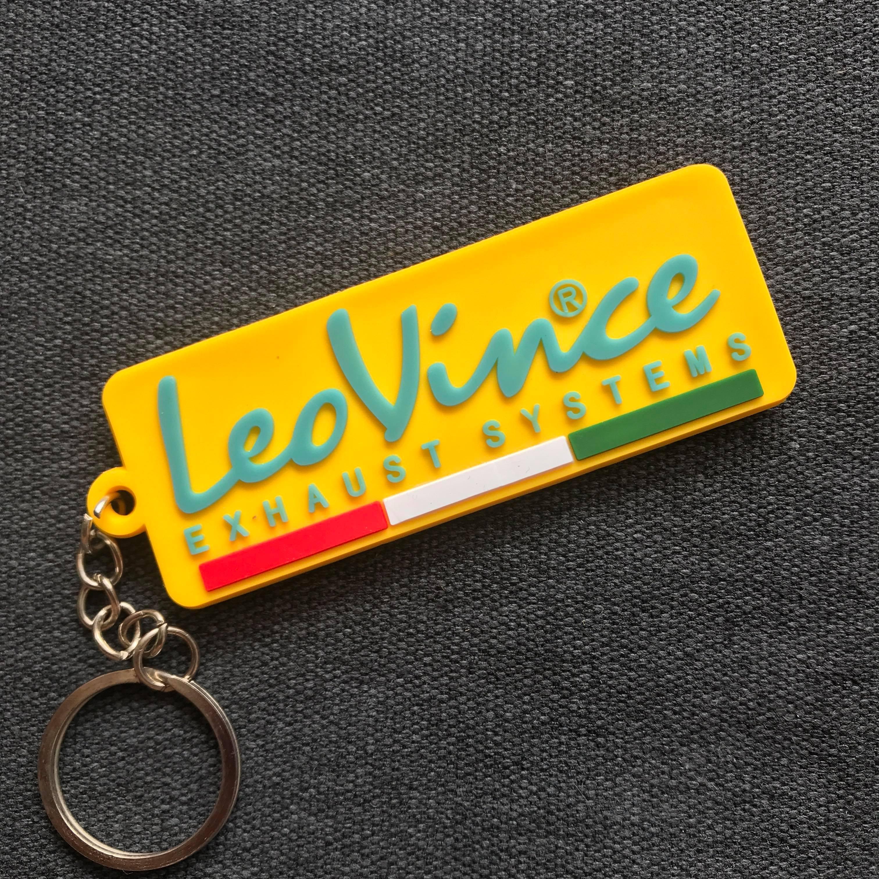 Móc treo chìa khóa chữ nổi leovince