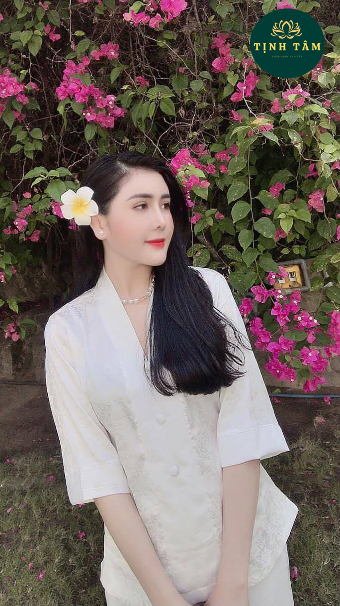 Set lụa trắng đi chùa cao cấp và sang trọng nhất hiện nay