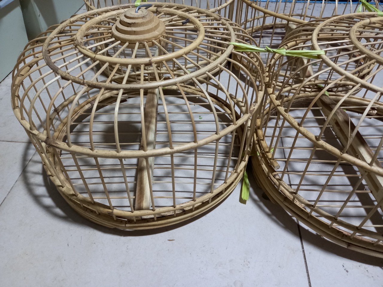 Lồng chim cu gáy nan tre 30 cm tặng khây hứng phân