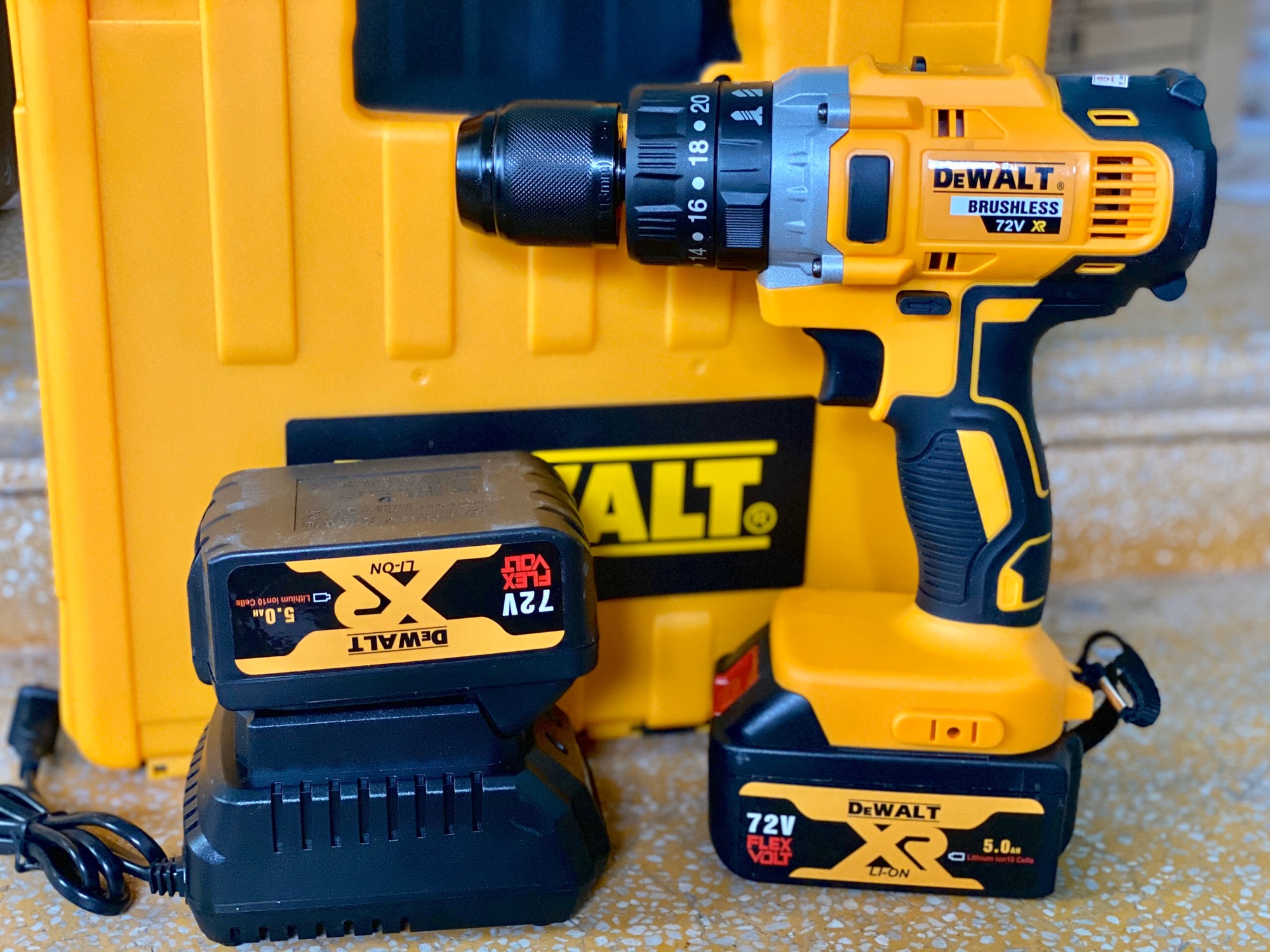 Máy khoan pin DEWALT 72V PIN 10 cells