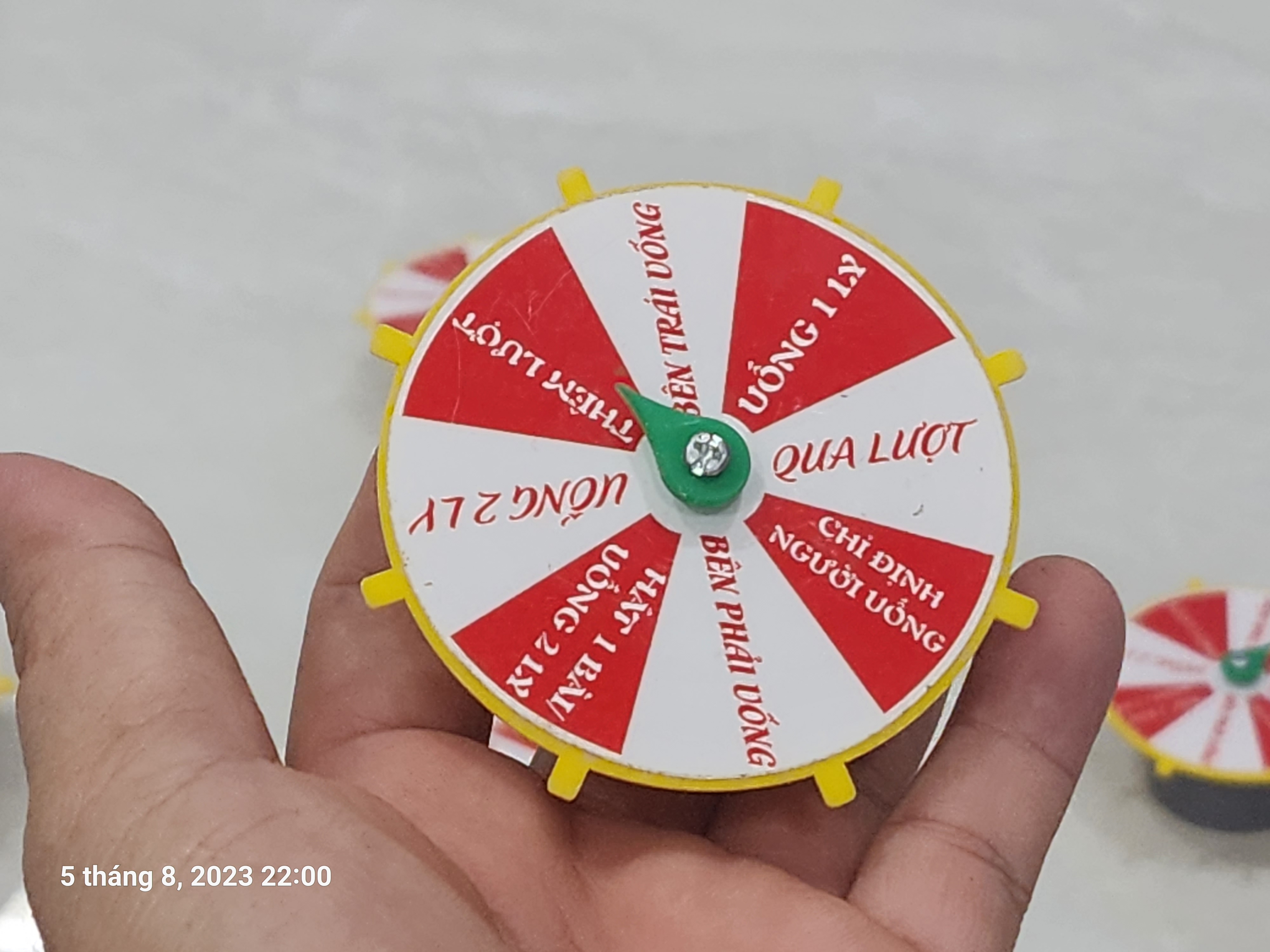 Vòng quay ăn nhậu trò chơi uống rượu, uống bia mini bỏ túi 7cm