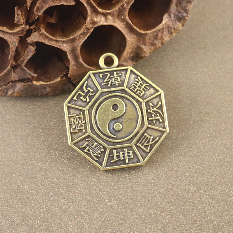 Tượng đồng thau hình kính bát quái - móc khóa - kích thước: 3.9 x 3.5cm