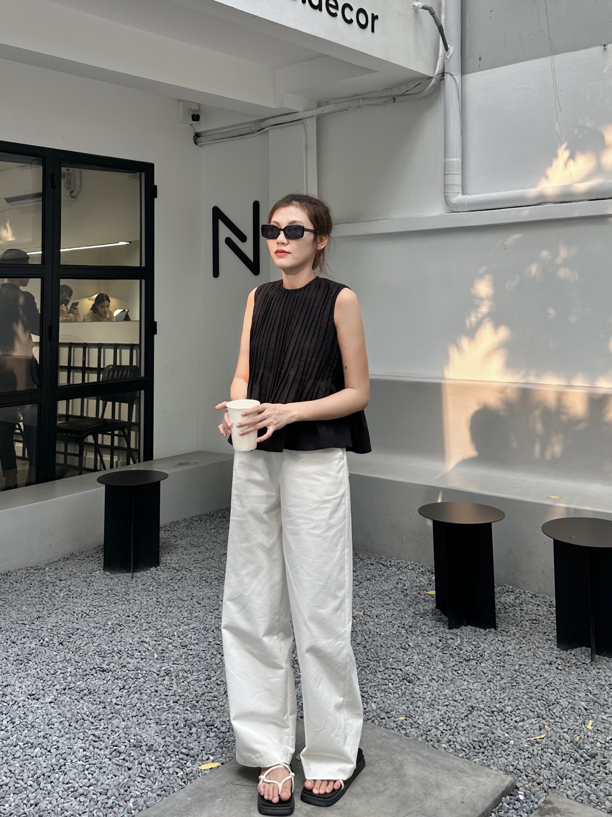 Quần kaki trắng dài ống rộng lưng cao hack dáng - kaki pants