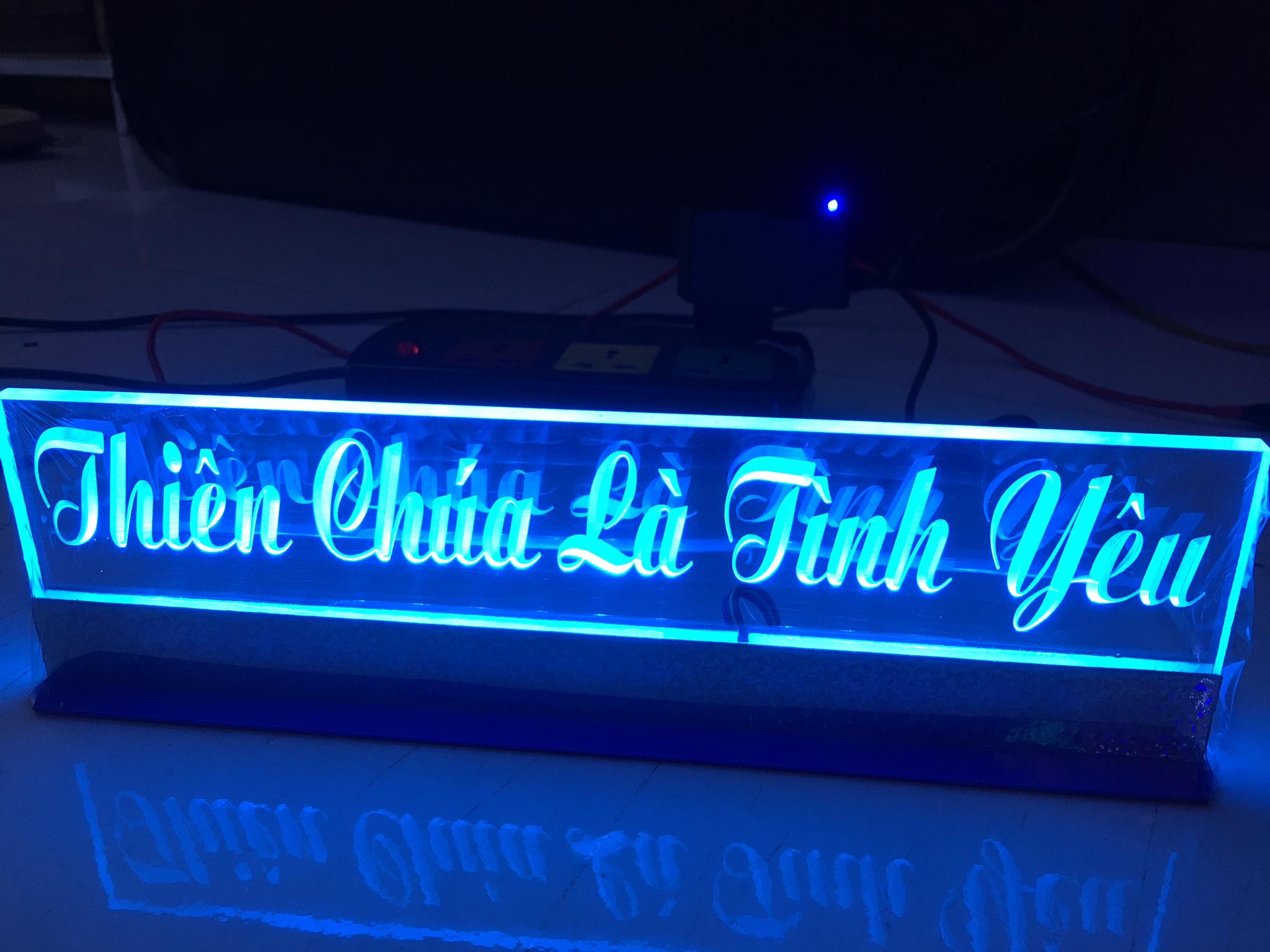 chữ mica Thiên Chúa là tình yêu