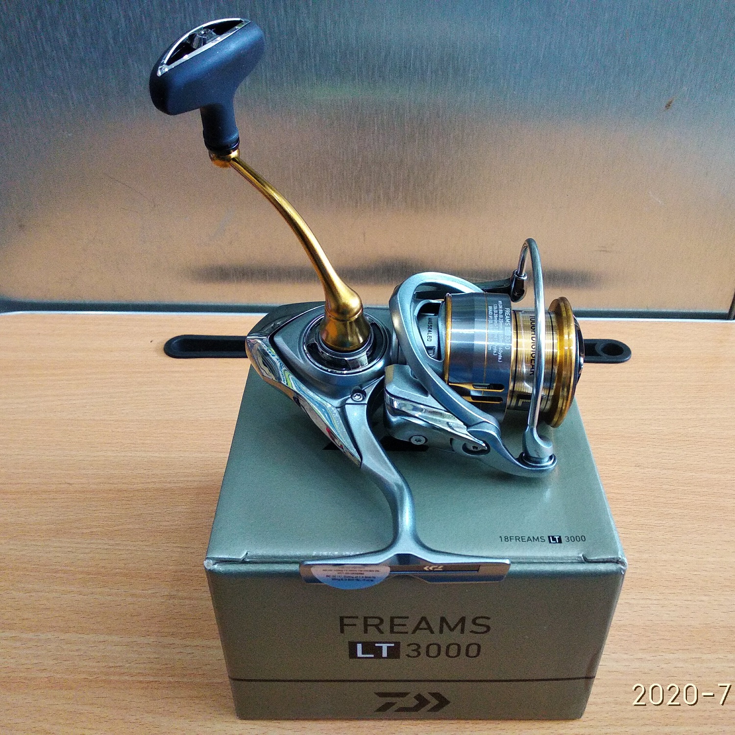 Máy câu cá daiwa 2018 freams lt 3000 - máy đứng