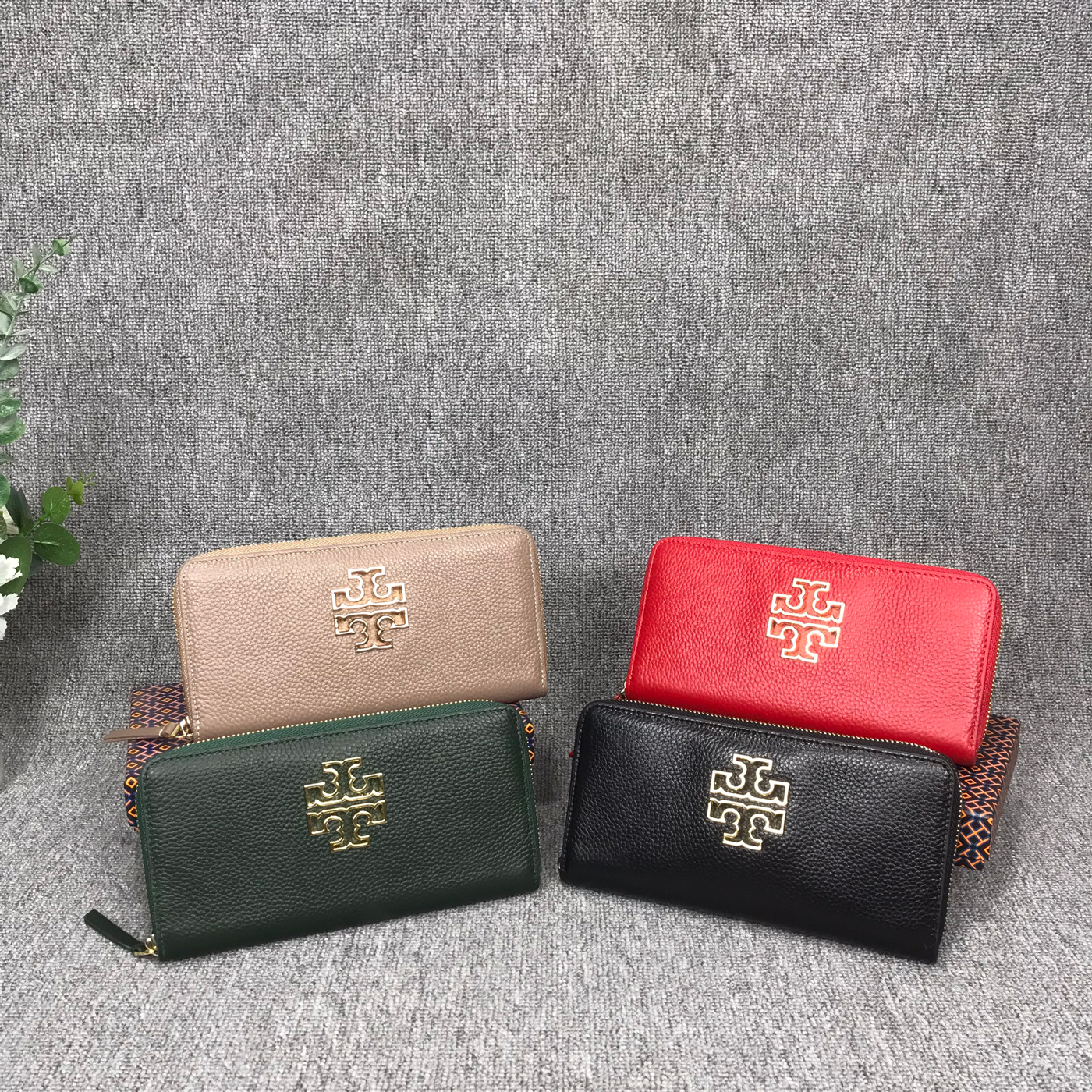 Ví dài nữ cầm tay Tory burch britten xuất dư xịn chất liệu da thật, ví khóa kéo nhiều ngăn tiện dụng