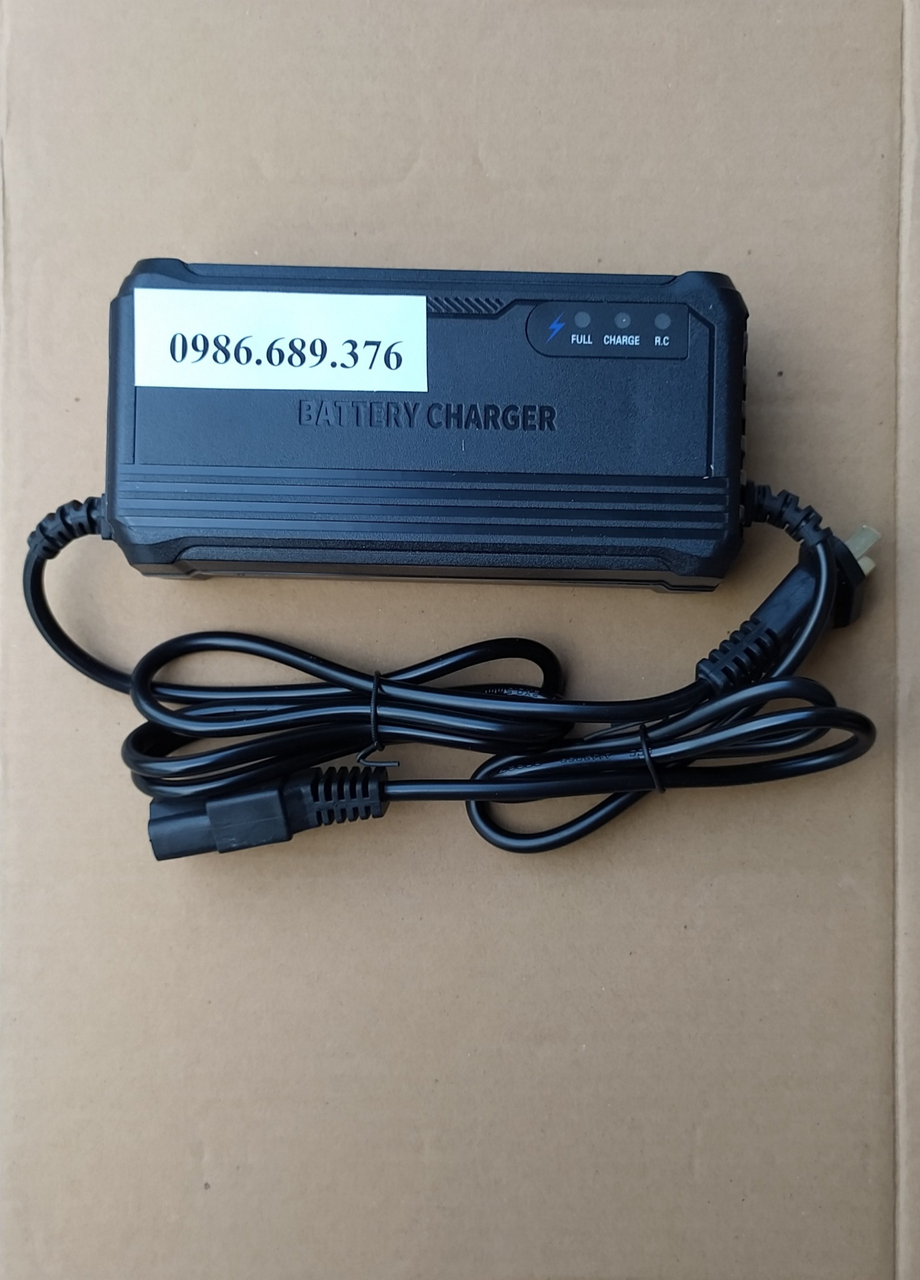 Sạc xe điện 48V-12AH tự ngắt chống phồng ắc quy tadaka mới 100% dùng cho xe điện Yamaha, honda, M133..các loại xe dùng 4 bình ắc quy 12ah