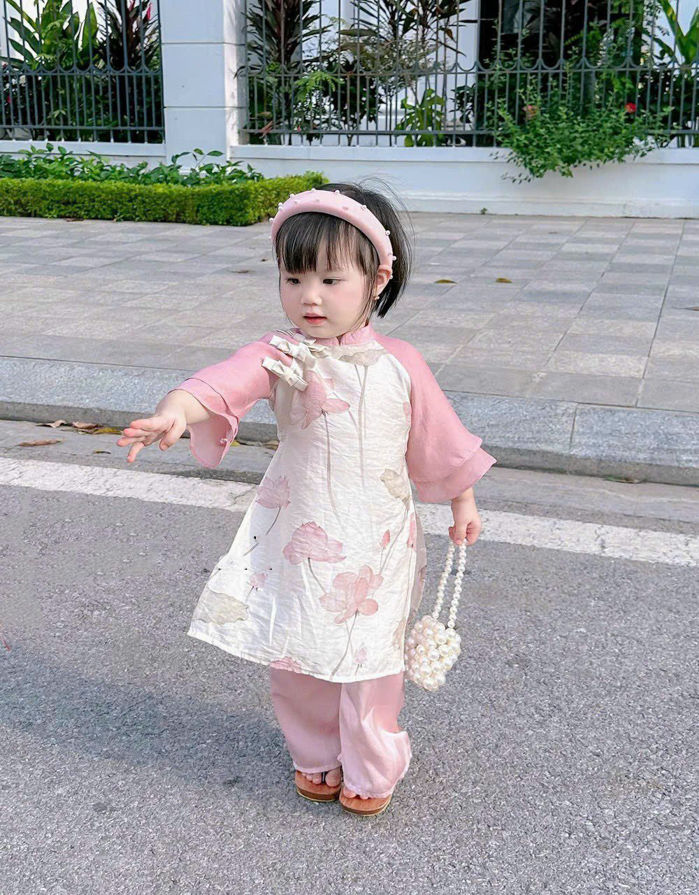 Áo dài tết bé gái áo dài cách tân cho bé gái áo dài tay phối hai lớp cho bé gái áo dài lụa mềm bé gái