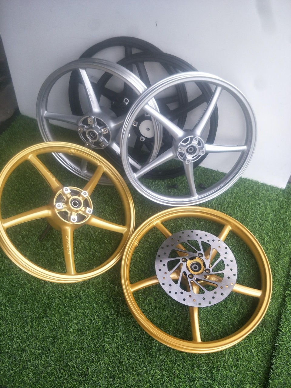 [HCM]CẶP BÁNH MÂM ENKEI HOẶC XMOD KIỂU RCB 1.4 1.6 GẮN EX 150 KÈM ĐĨA TRƯỚC AE ĐẶC HÀNG RỒI SHOP GỌI LẠI XÁC NHẬN MÀU GÌ