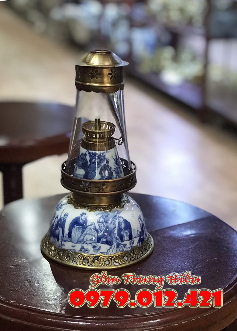 Đèn dầu bọc đồng Bát Tràng men lam kiểu Bát úp cao 21cm