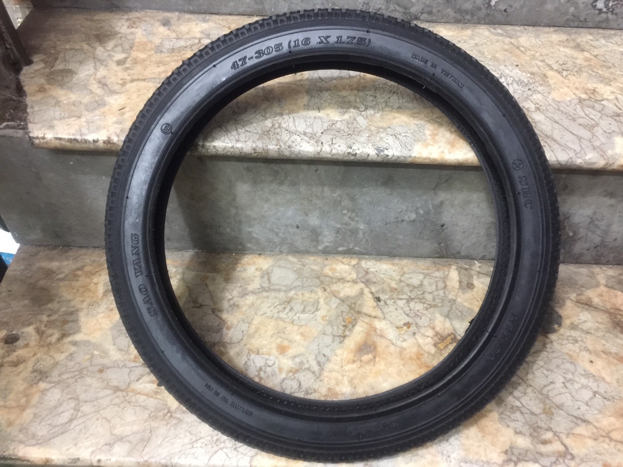 Combo 01 vỏ và 01 ruột xe đạp trẻ em 16x1.75 sao vàng