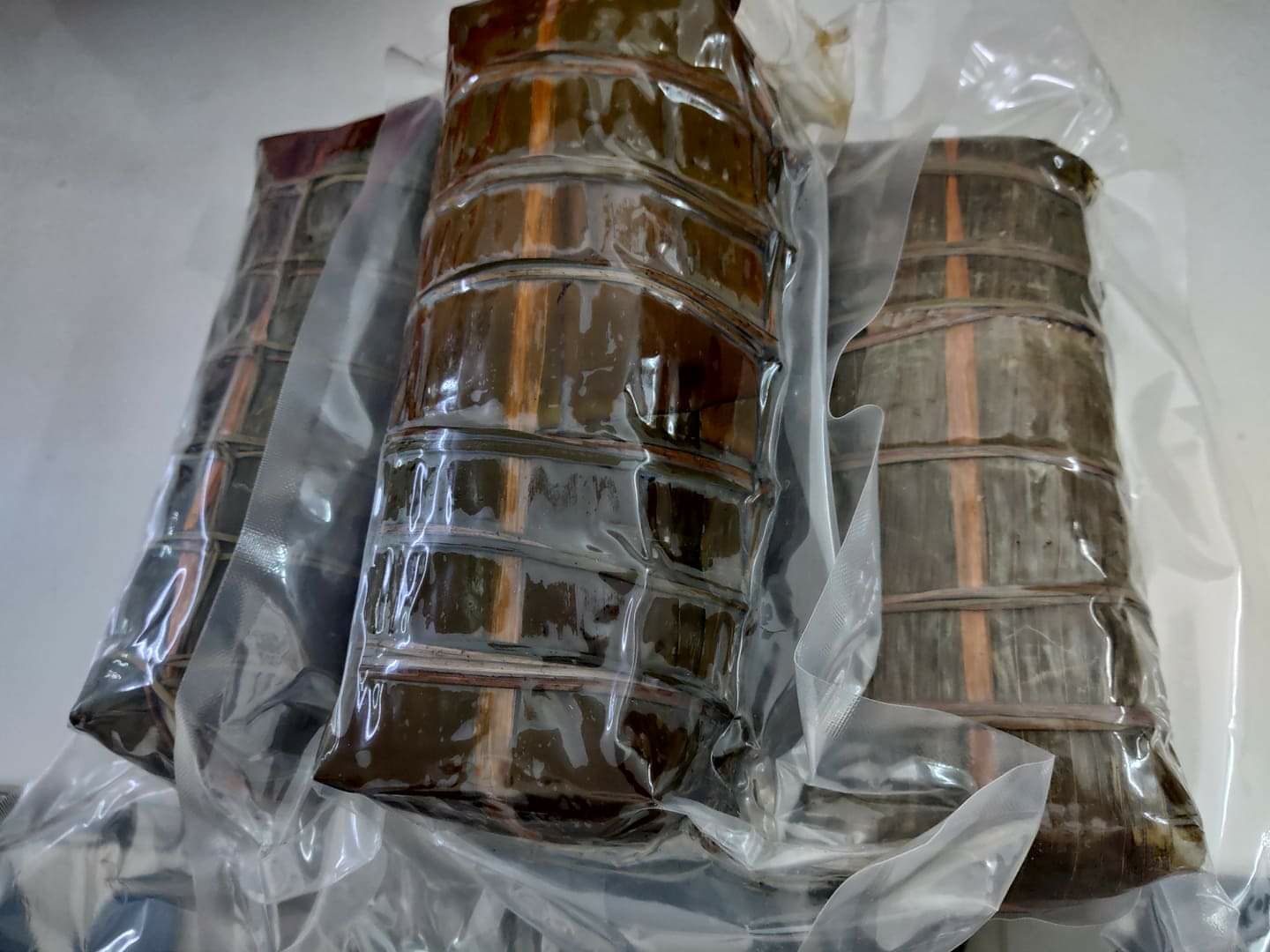 [HCM]bánh tét Trà cuôn