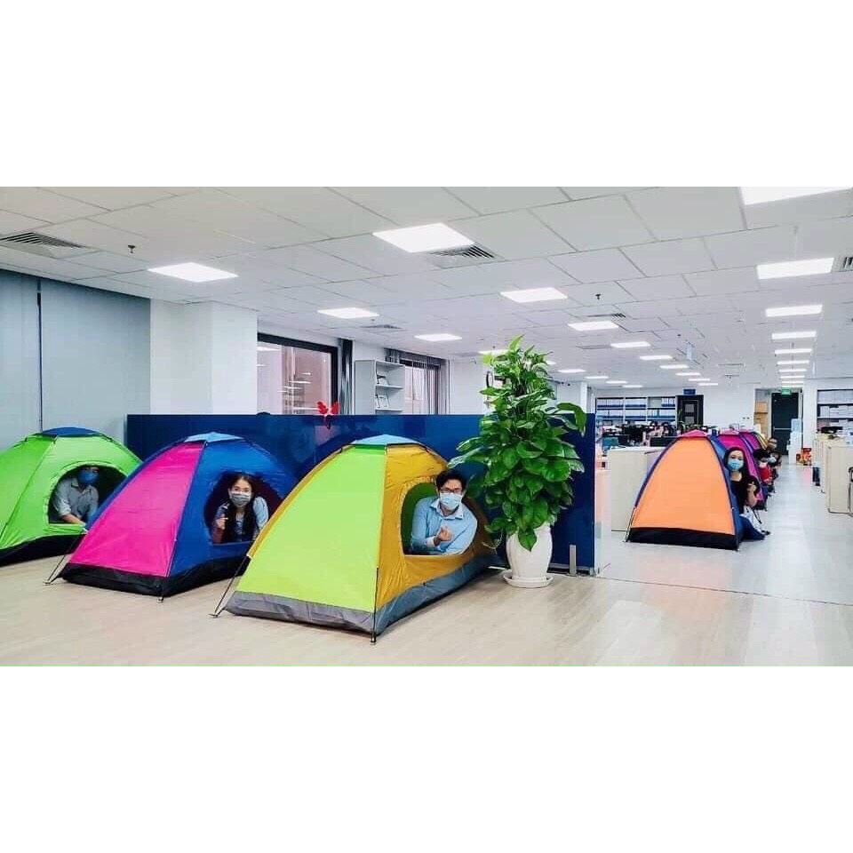 Lều màu sắc. lều cắm trại, lều dã ngoại. lều đi phượt