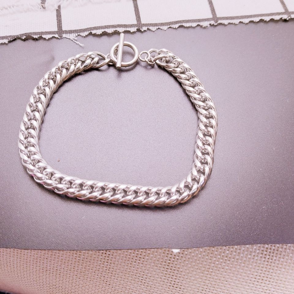 Vòng tay nam phong cách unisex, chất liệu titan không rỉ