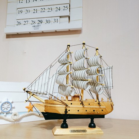 Mô hình thuyền buồm bằng gỗ 20cm - Quà Trực Tuyến