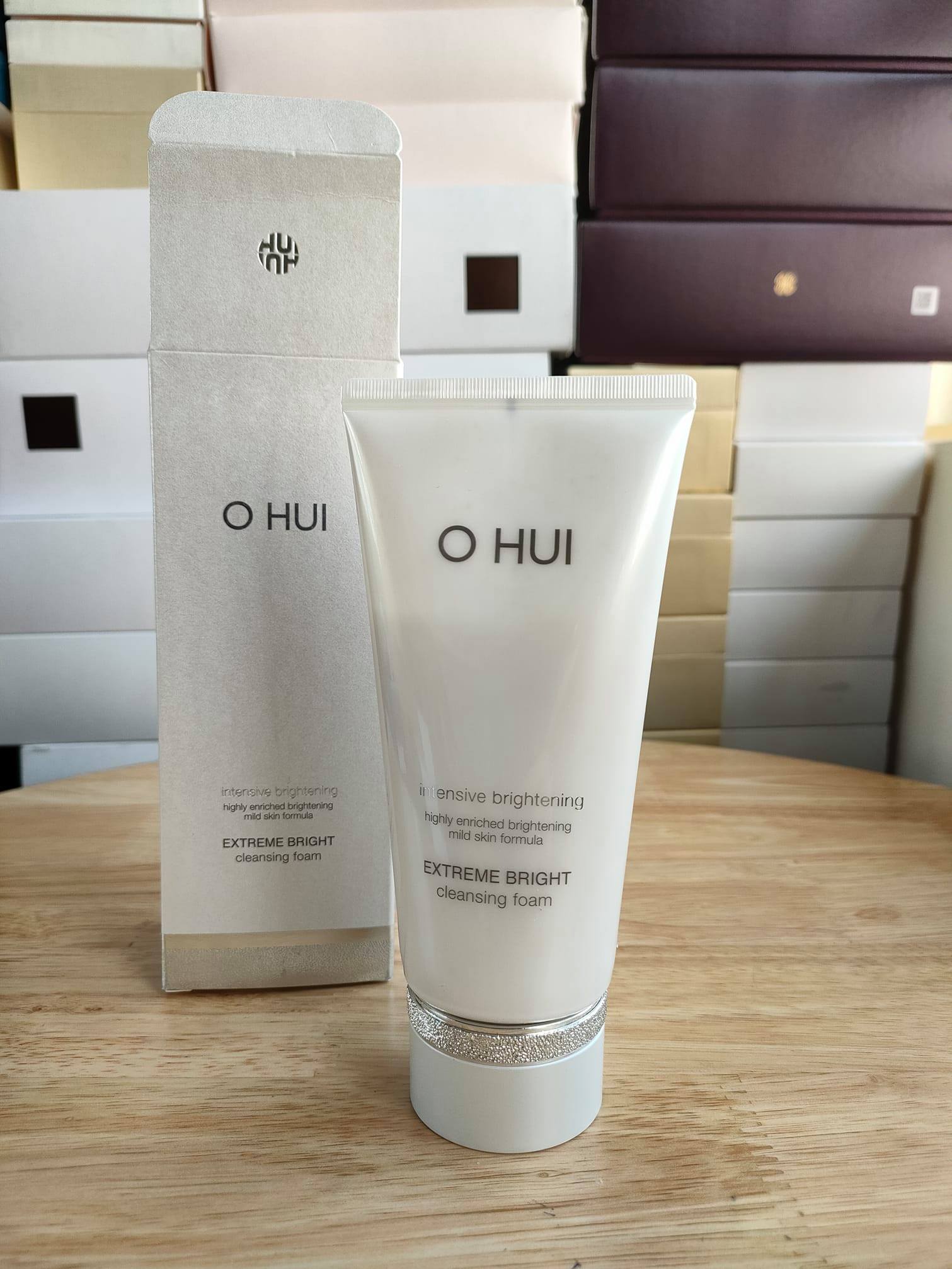 Sữa rửa mặt ohui extream white