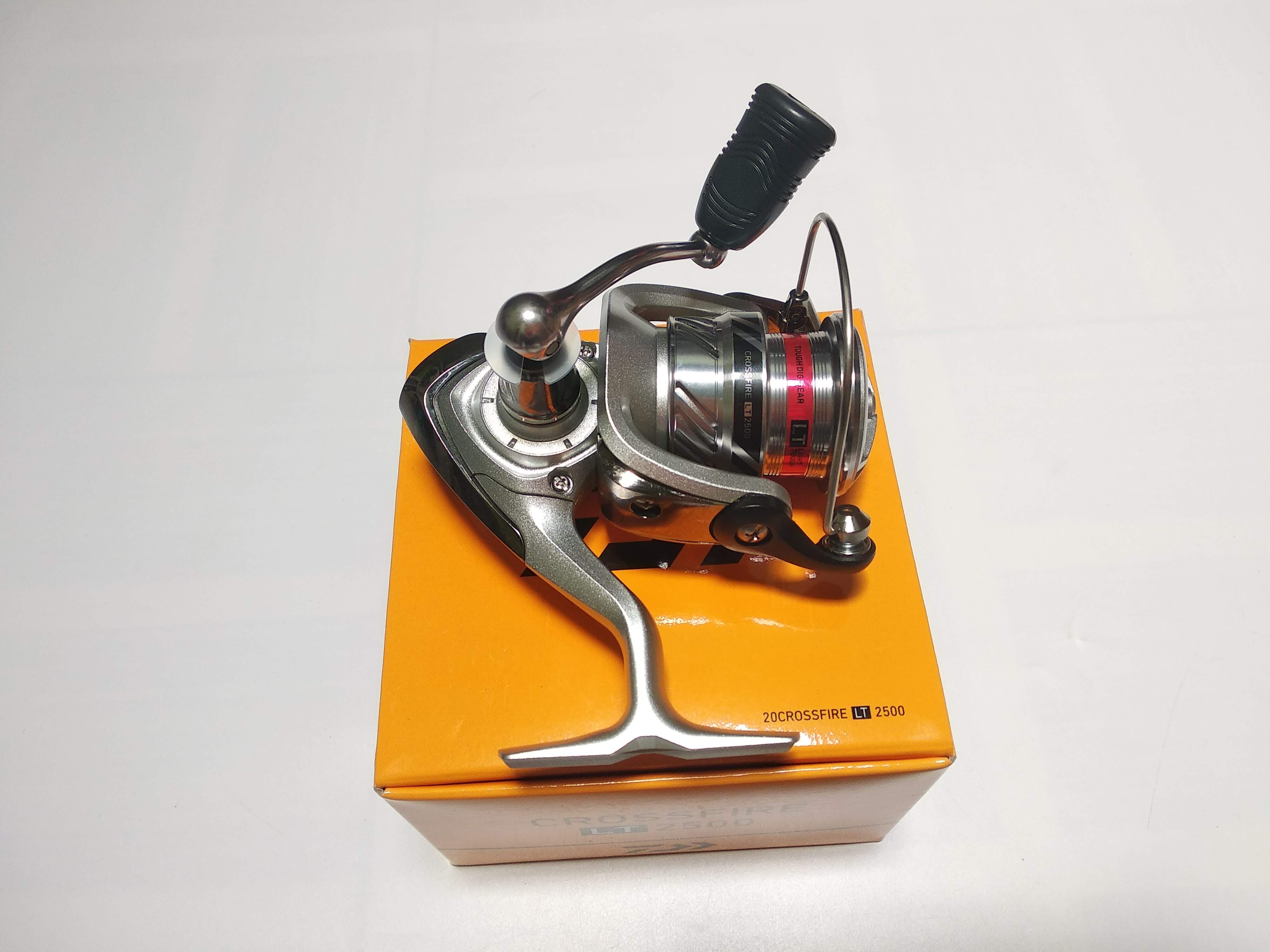 Máy Câu Cá Daiwa 2020 Crossfire LT 2500 - Máy Đứng